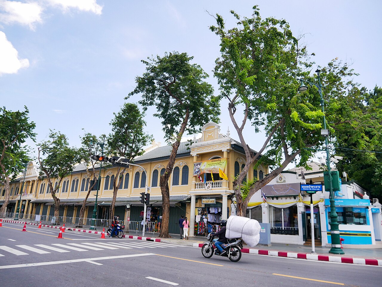 Na Phra Lan shophouses