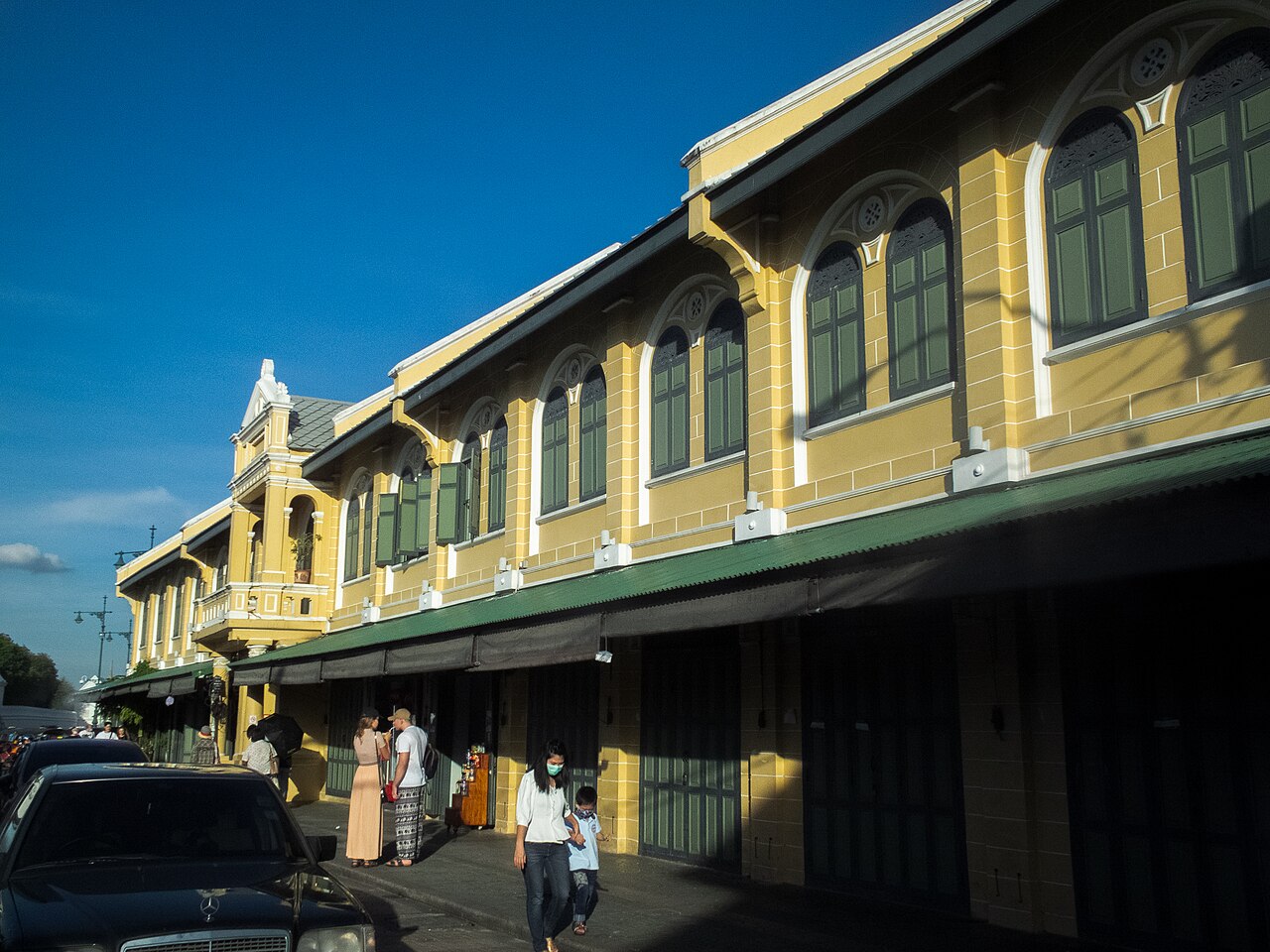 Tha Tien market blocks
